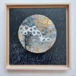 'Sehnsucht 1' @ElianeKunnen 2023 - Heimwee naar vervlogen tijden … Verlangen naar in onbezorgd thuiskomen
| mixedmedia op hout , incl 3D zwevende kader en ophangsysteem - 30x30x3cm - 250€